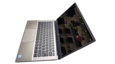 Lekki DELL Latitude 3301 13,3' i5(4R) 8GB 256GB SSD Win11Home